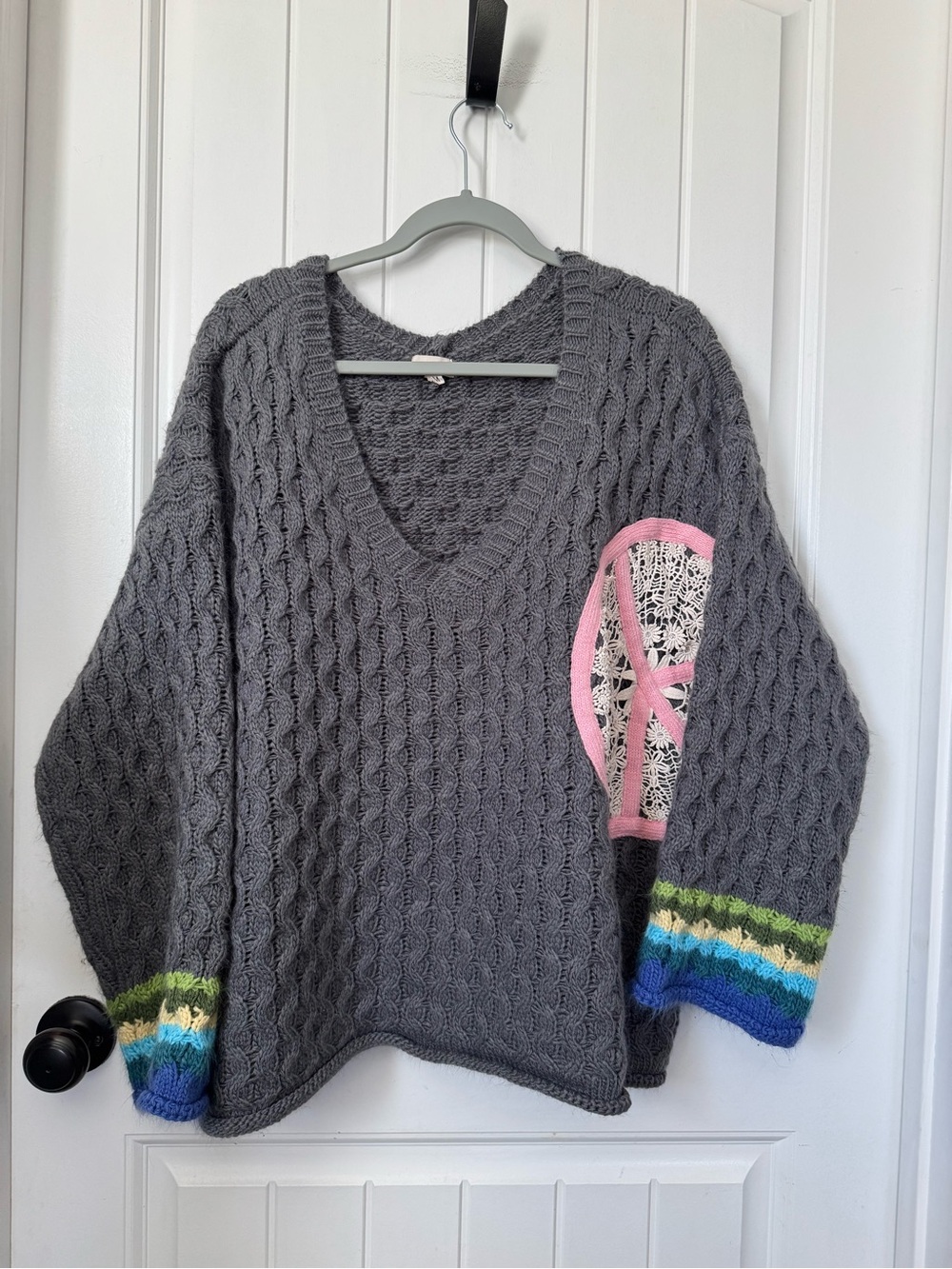POL Oversized Gray Cable-Knit V-Neck Lace Peace Sweater Med